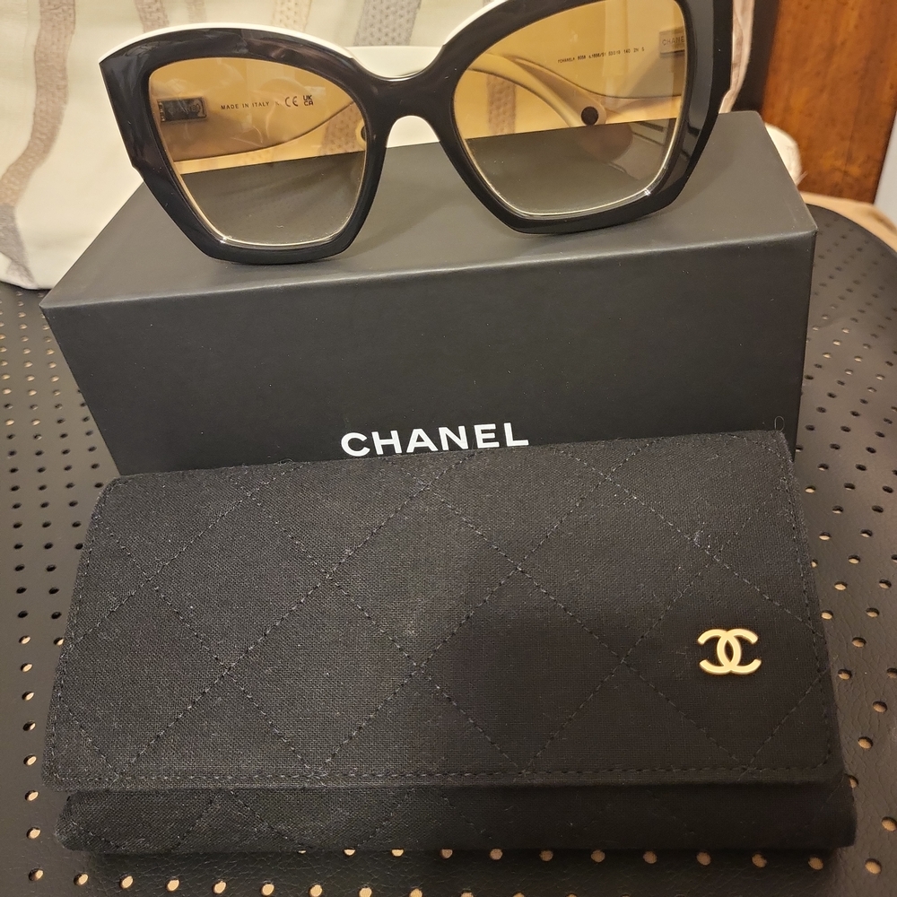 CHANEL Black and White Cat-Eye Sunglasses with Brown Lenses - Picture 3 of 6